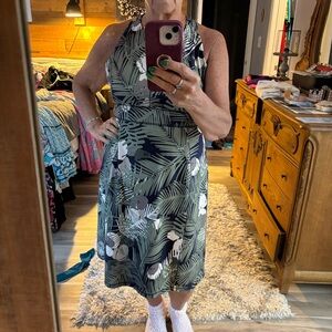 Sleeveless Tropical Leaf Print Dress - Green Luxetic